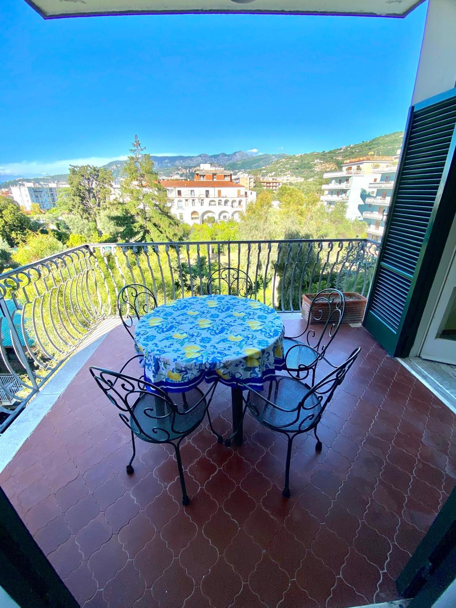 Casa Mar - Elegant Apartment With Pool And Panoramic Terrace In The Heart Of 소렌토 외부 사진